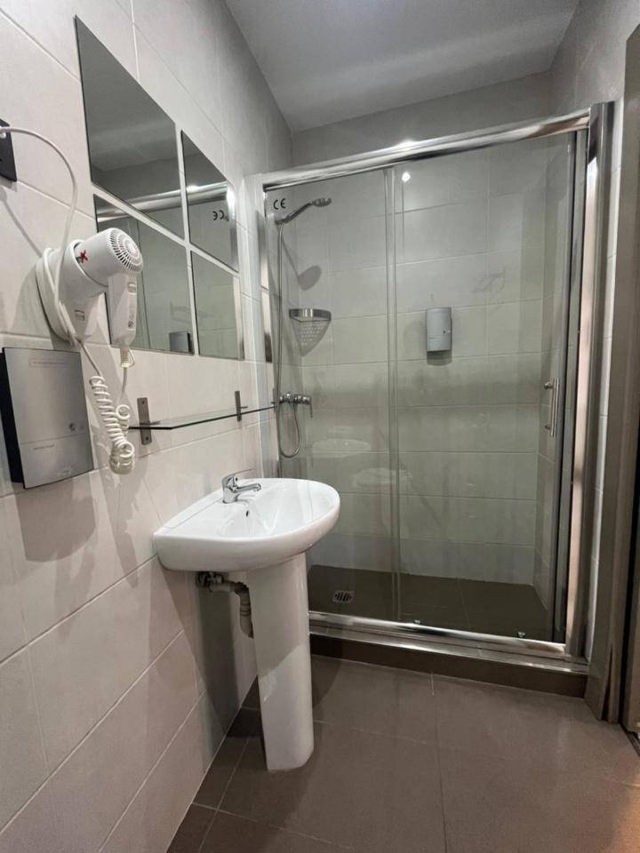 Fuencarral Rooms Madrid Exterior photo