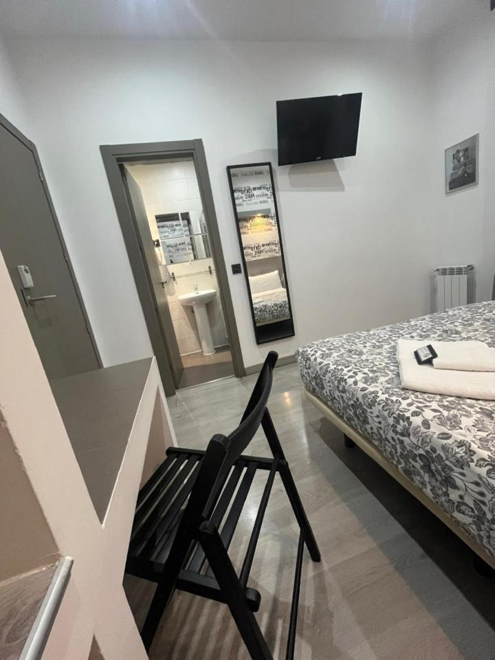 Fuencarral Rooms Madrid Exterior photo